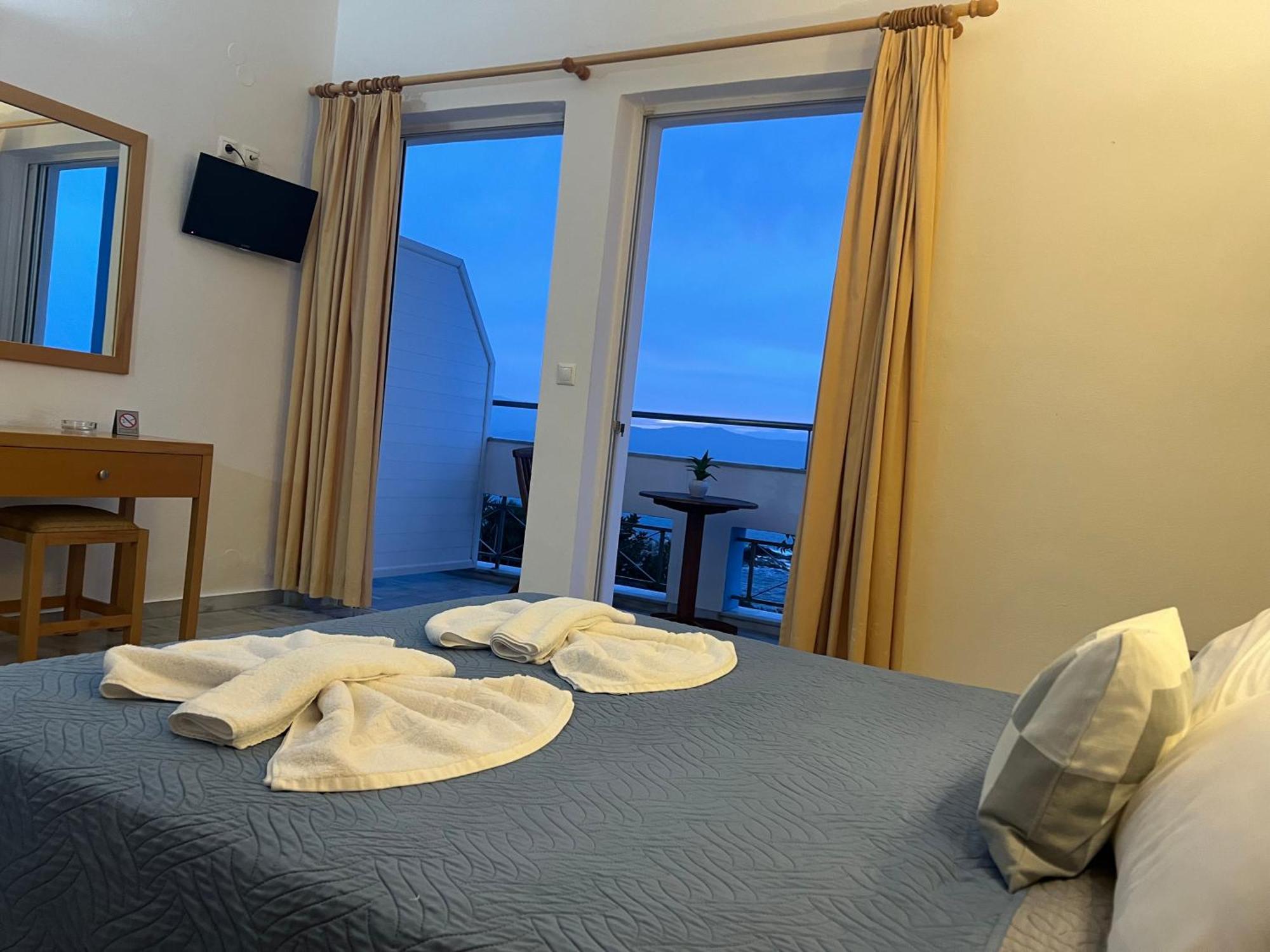 Kanakis Blue Beach Apartments Petres  Exterior photo